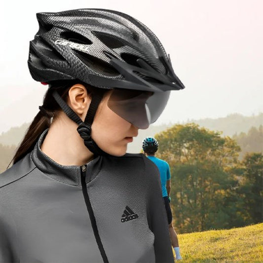 Casque velo noir visière