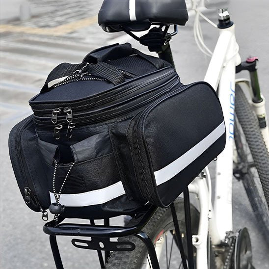 Sacoche velo noir sur porte-bagage